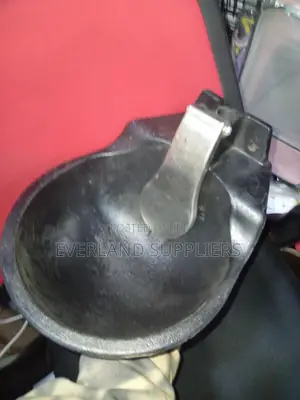 Corrosion-Resistant Cow Water Bowl - Cast Iron