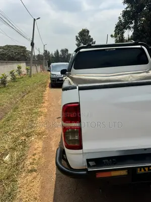 Toyota Hilux 3.0 D-4D 4x4 2013 White