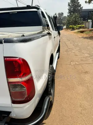 Toyota Hilux 3.0 D-4D 4x4 2013 White