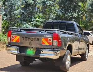 Toyota Hilux 2018 Gray