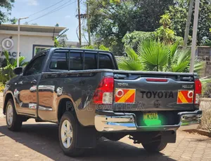 Toyota Hilux 2018 Gray