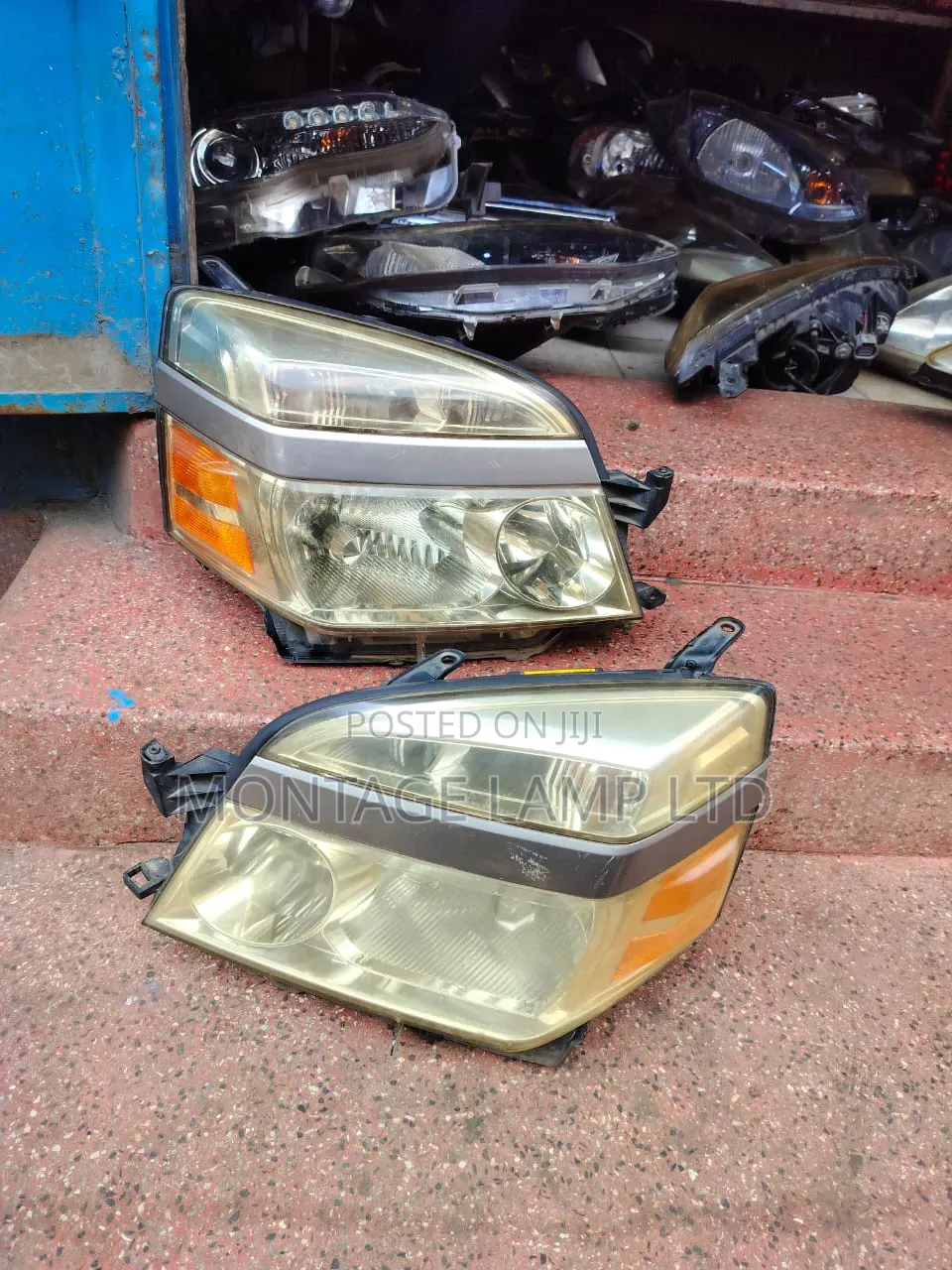 Headlight Voxy 2003