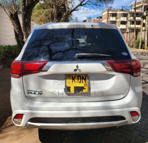 Mitsubishi Outlander 2018 White
