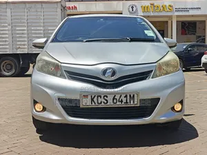 Toyota Vitz 2012 Silver
