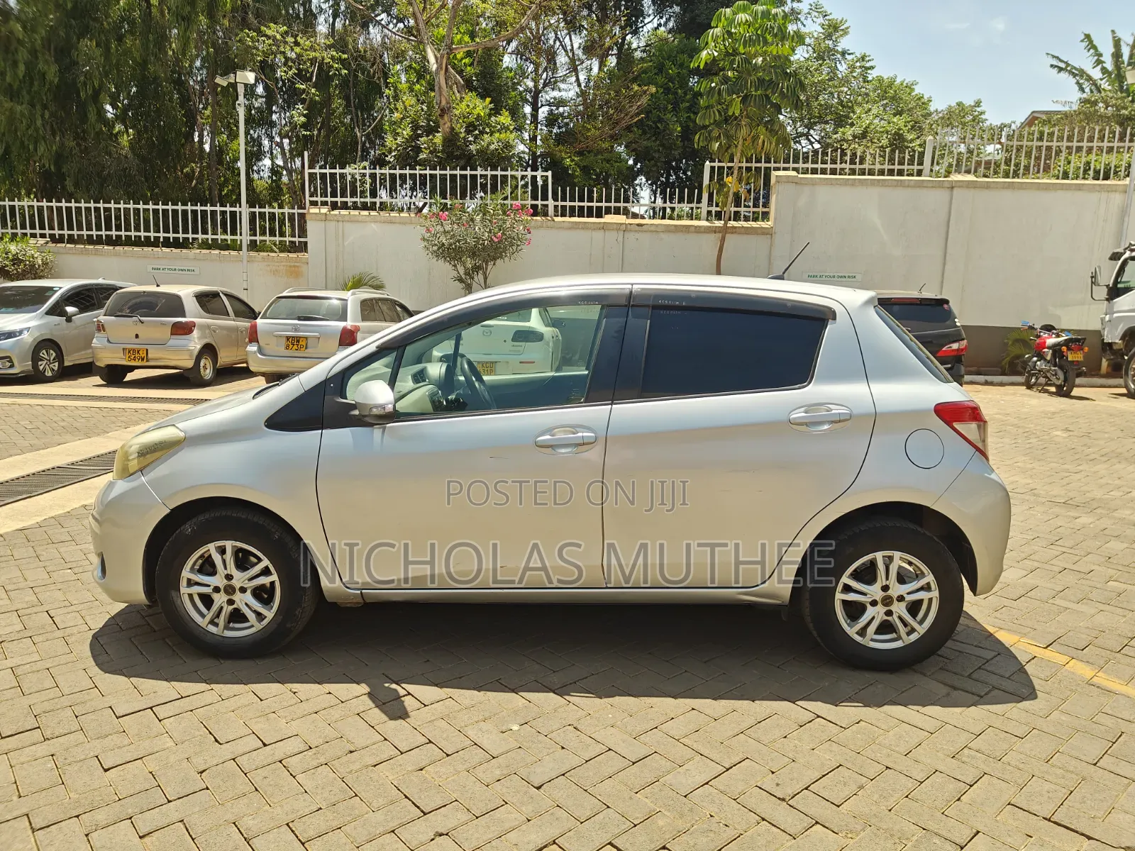 Toyota Vitz 2012 Silver