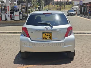Toyota Vitz 2012 Silver