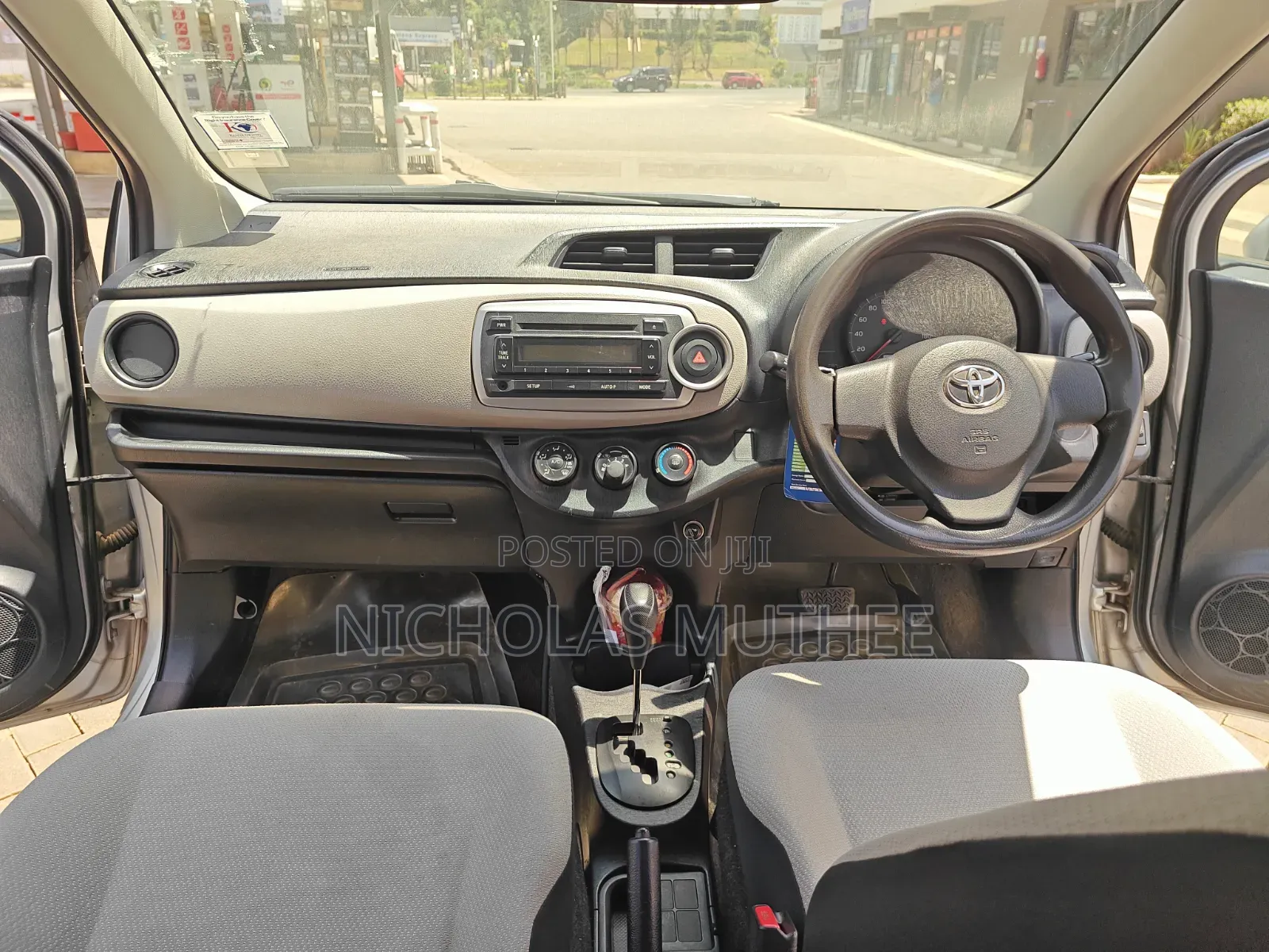 Toyota Vitz 2012 Silver