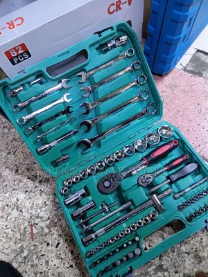 82-Piece Chrome Vanadium (Cr-V) Socket and Wrench Tool Set
