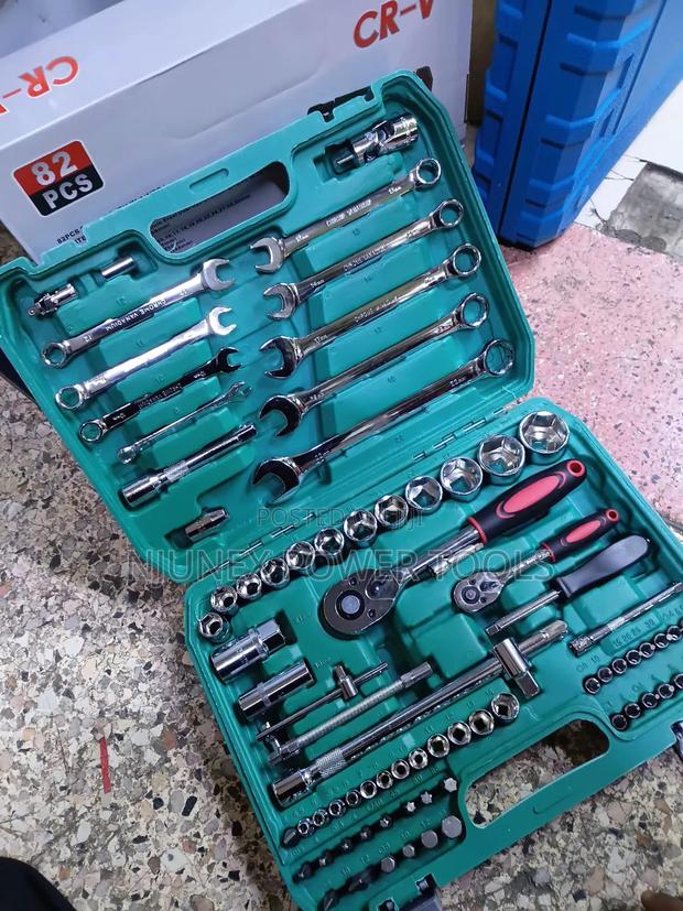 82-Piece Chrome Vanadium (Cr-V) Socket and Wrench Tool Set - main view
