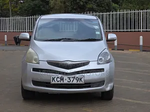 Toyota Ractis 2010 Silver