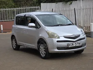 Toyota Ractis 2010 Silver