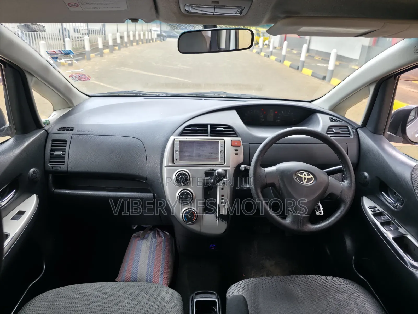Toyota Ractis 2010 Silver