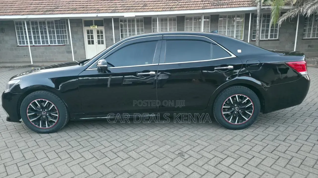 Toyota Crown 2016 Black
