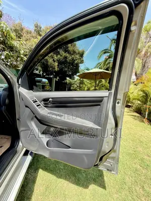 Isuzu D-MAX 2023 Gold