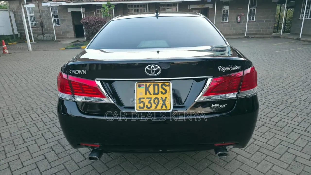 Toyota Crown 2016 Black