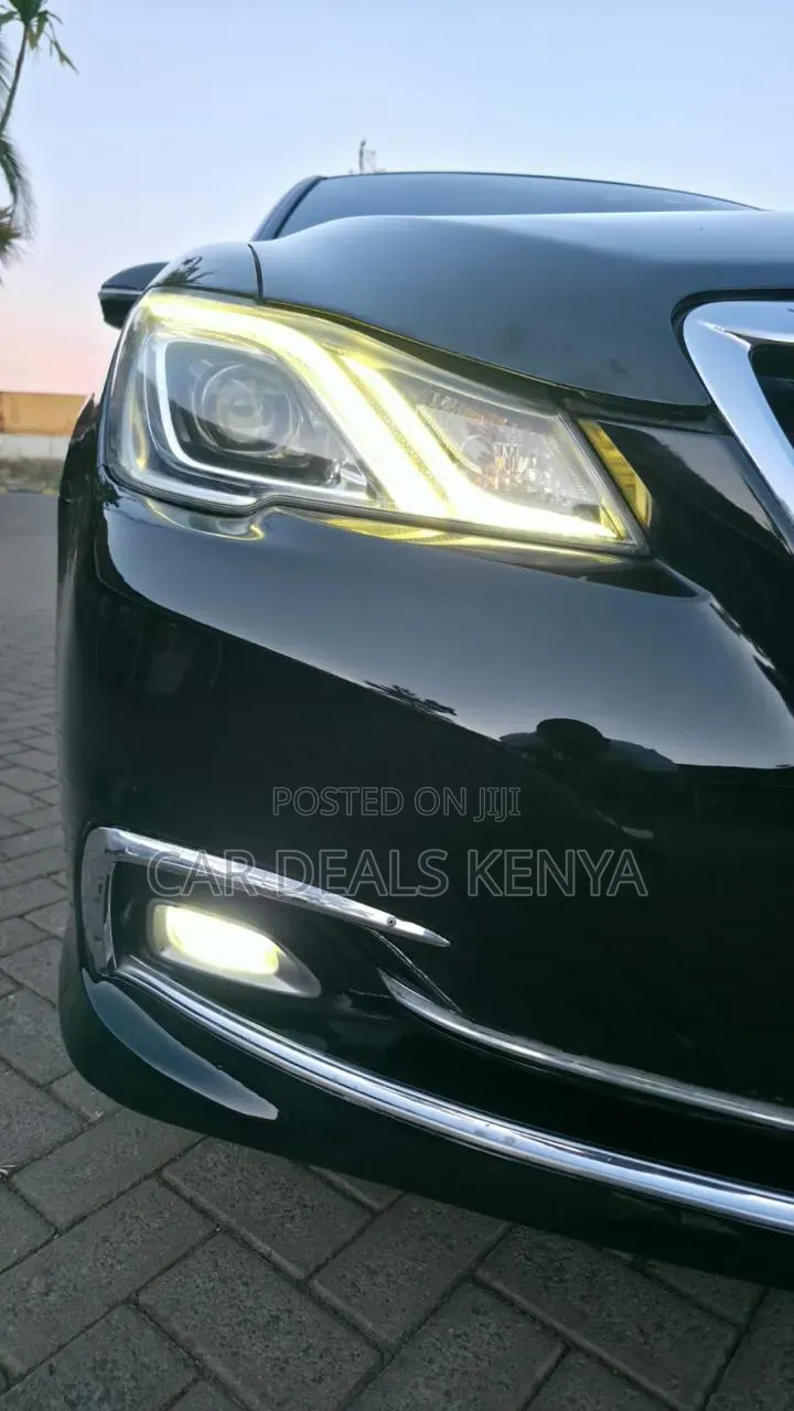 Toyota Crown 2016 Black