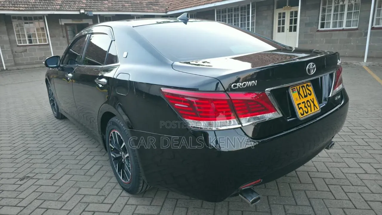 Toyota Crown 2016 Black
