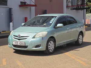 Toyota Belta 2008 Burgundy