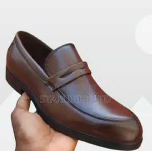 • Low-Profile Men's Business Shoes