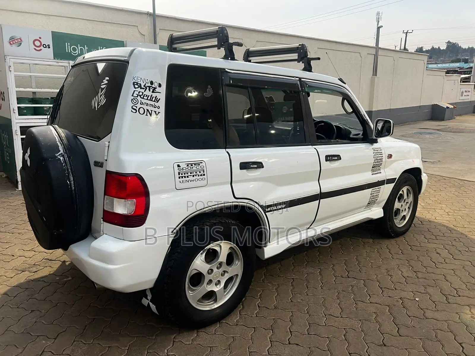 Mitsubishi Pajero 2005 White