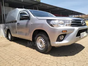 Toyota Hilux 2019 Silver