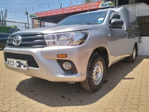 Toyota Hilux 2019 Silver