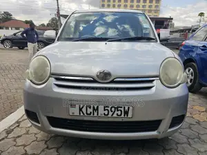 Toyota Sienta 2010 Silver