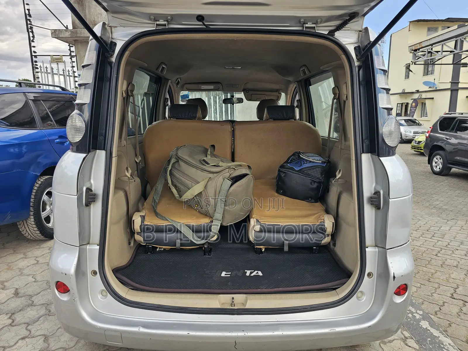 Toyota Sienta 2010 Silver