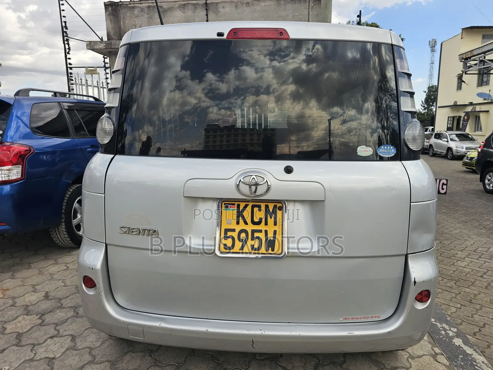 Toyota Sienta 2010 Silver
