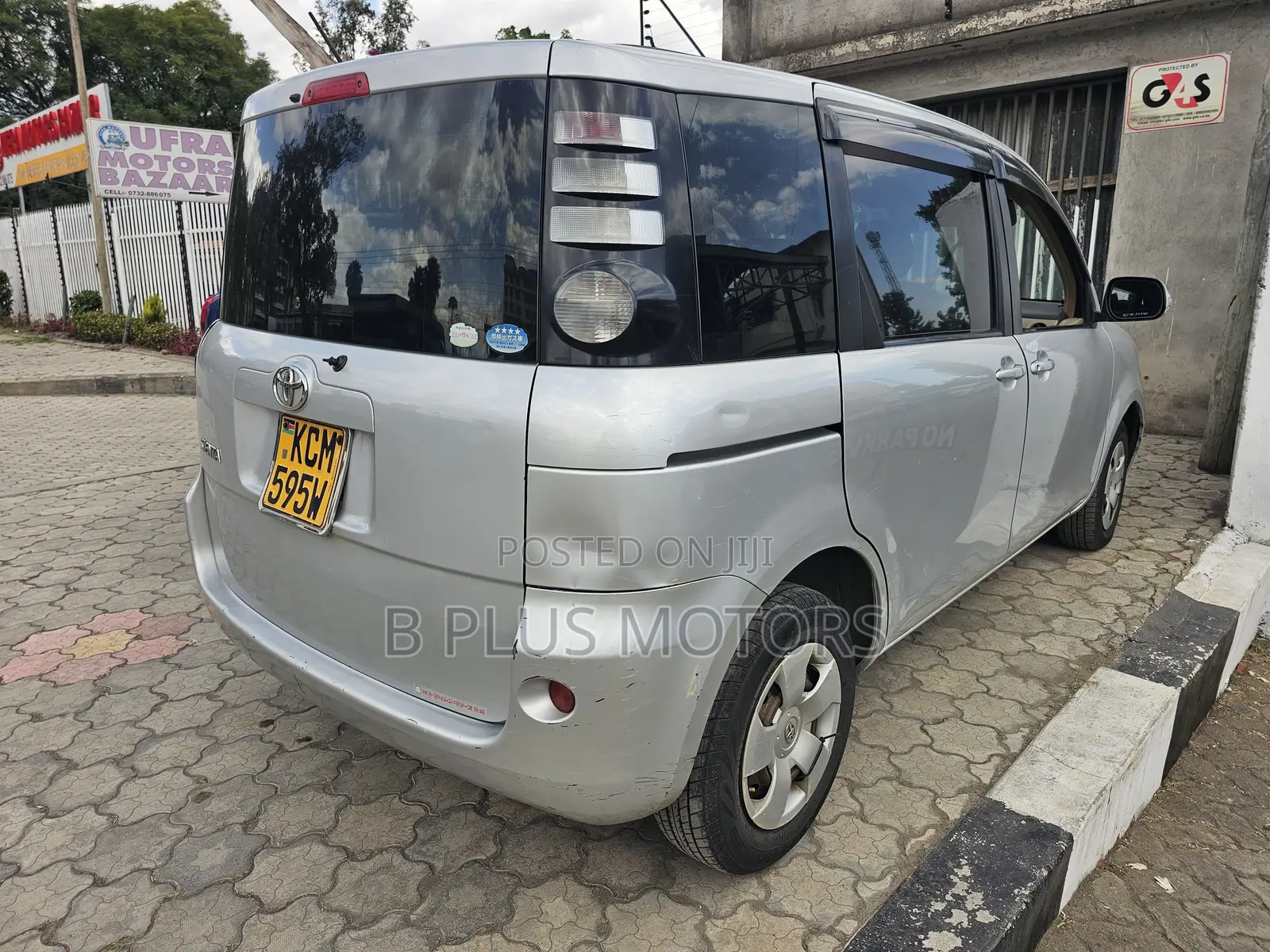 Toyota Sienta 2010 Silver