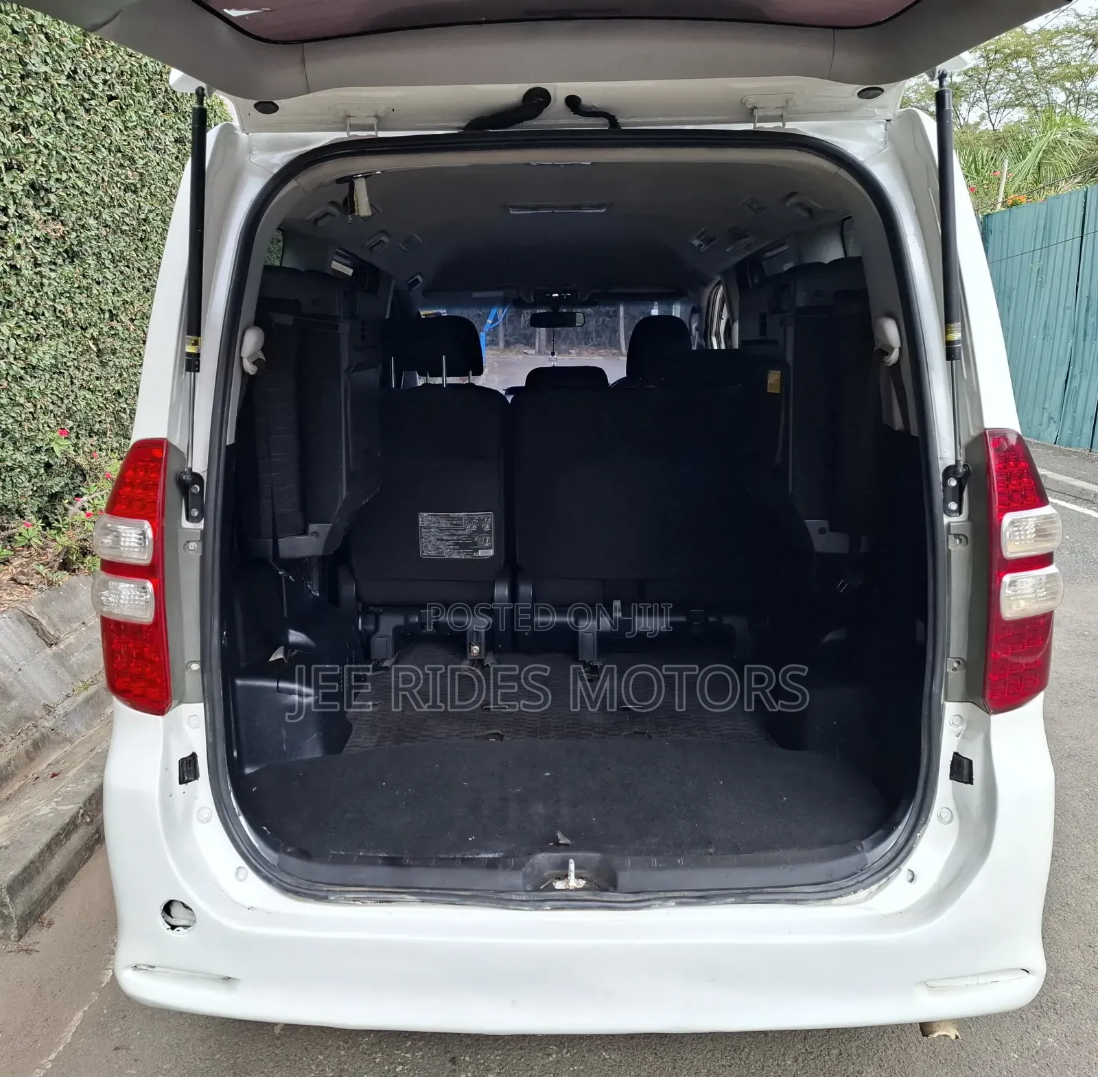 Toyota Noah 2011