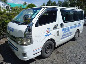 Toyota HiAce 2012 White