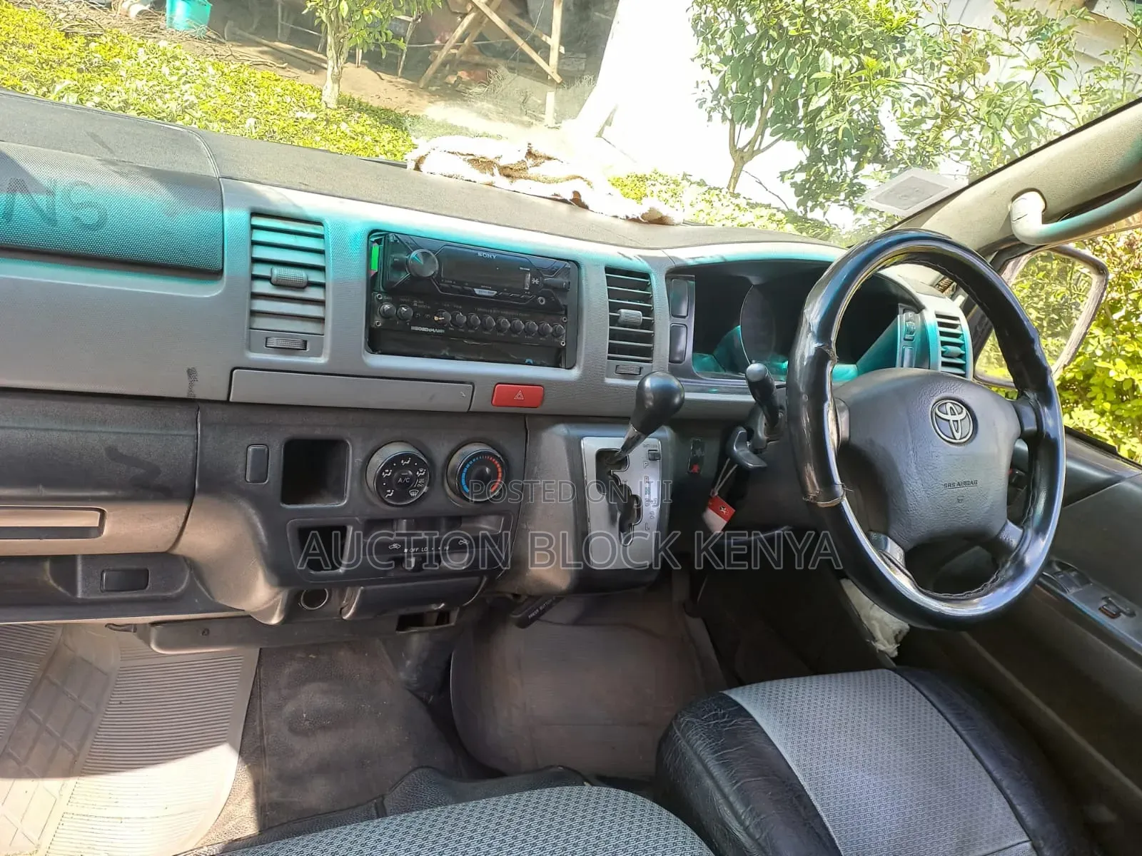 Toyota HiAce 2012 White