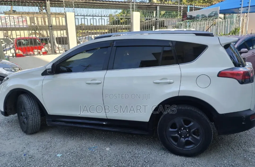 Toyota RAV4 2016 White