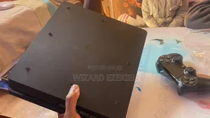 Playstation 4 Slim
