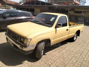 Toyota Hilux 2004 Beige