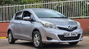 Toyota Vitz 2013 Silver