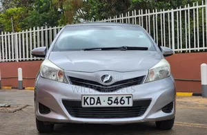 Toyota Vitz 2013 Silver
