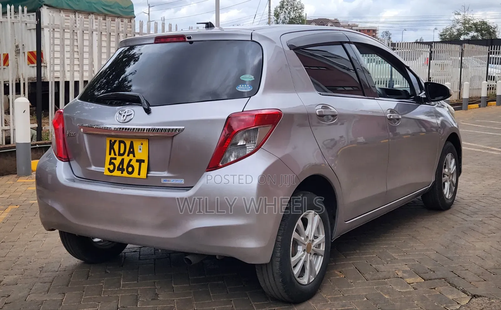 Toyota Vitz 2013 Silver