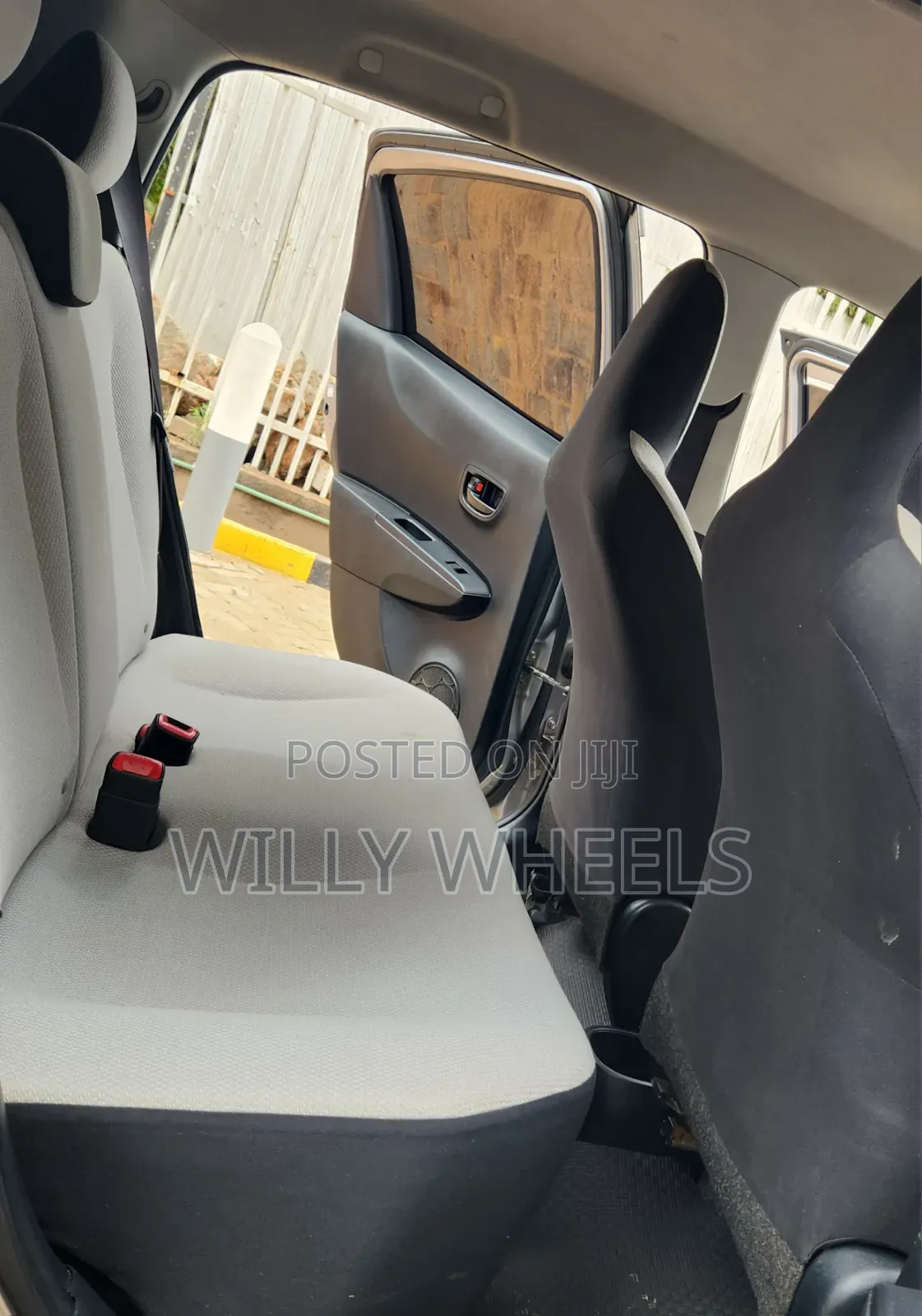 Toyota Vitz 2013 Silver