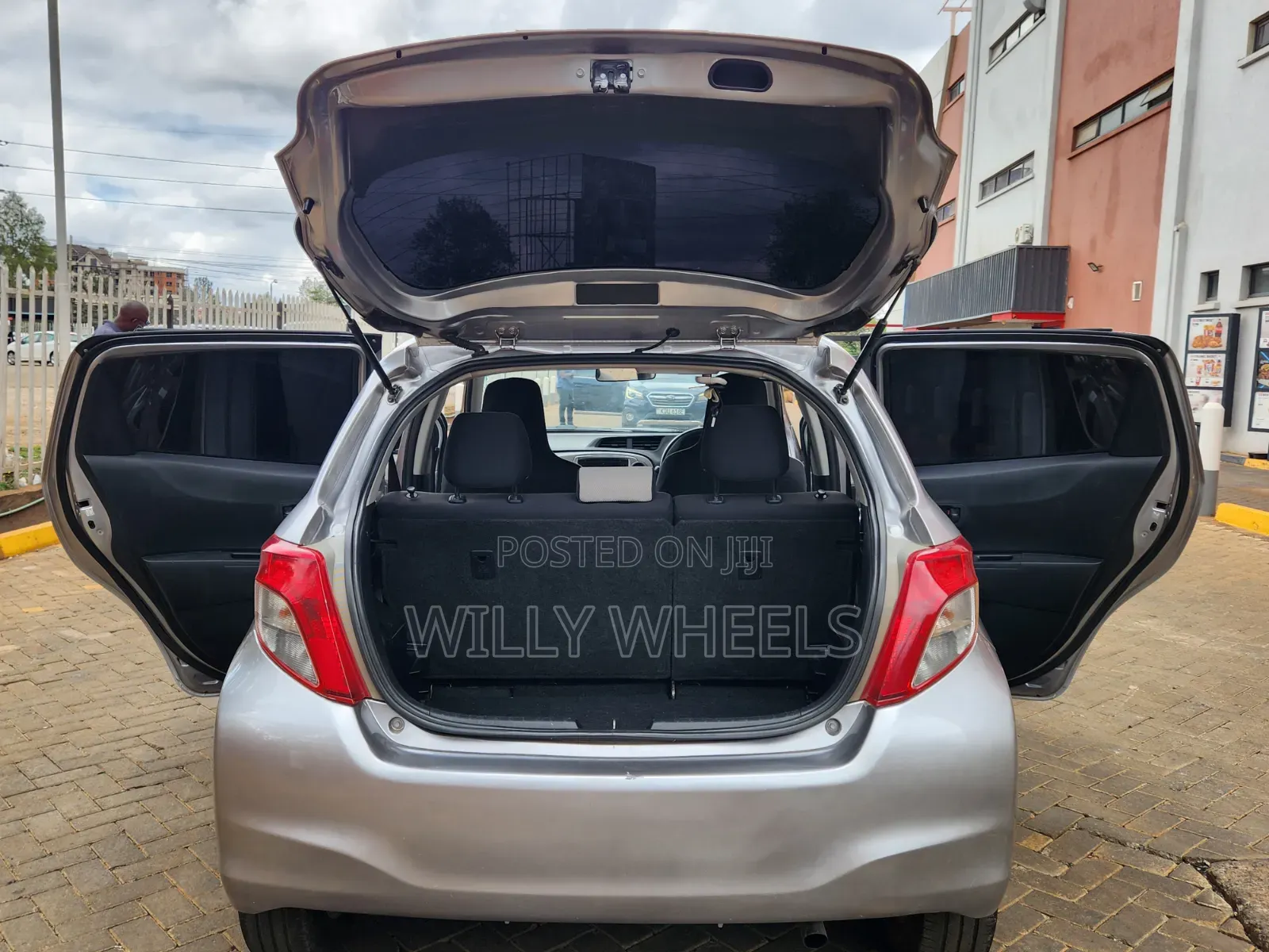 Toyota Vitz 2013 Silver
