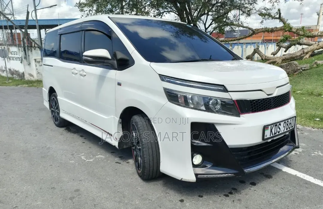 Toyota Noah 2017 White