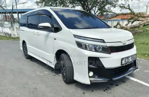 Toyota Noah 2017 White