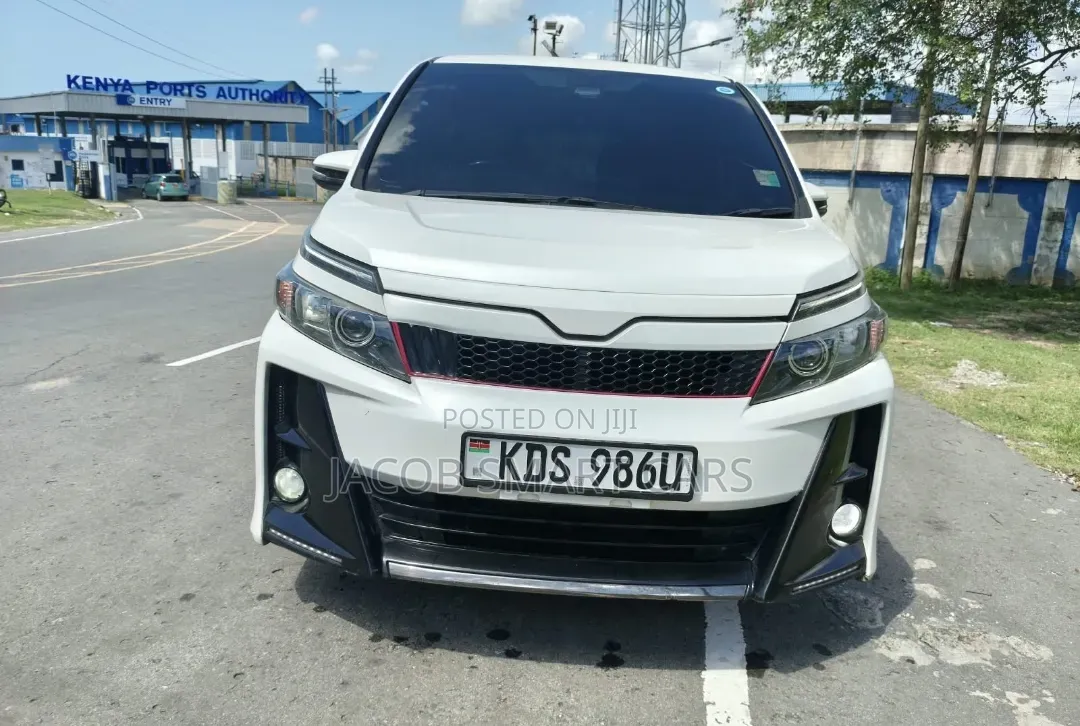 Toyota Noah 2017 White