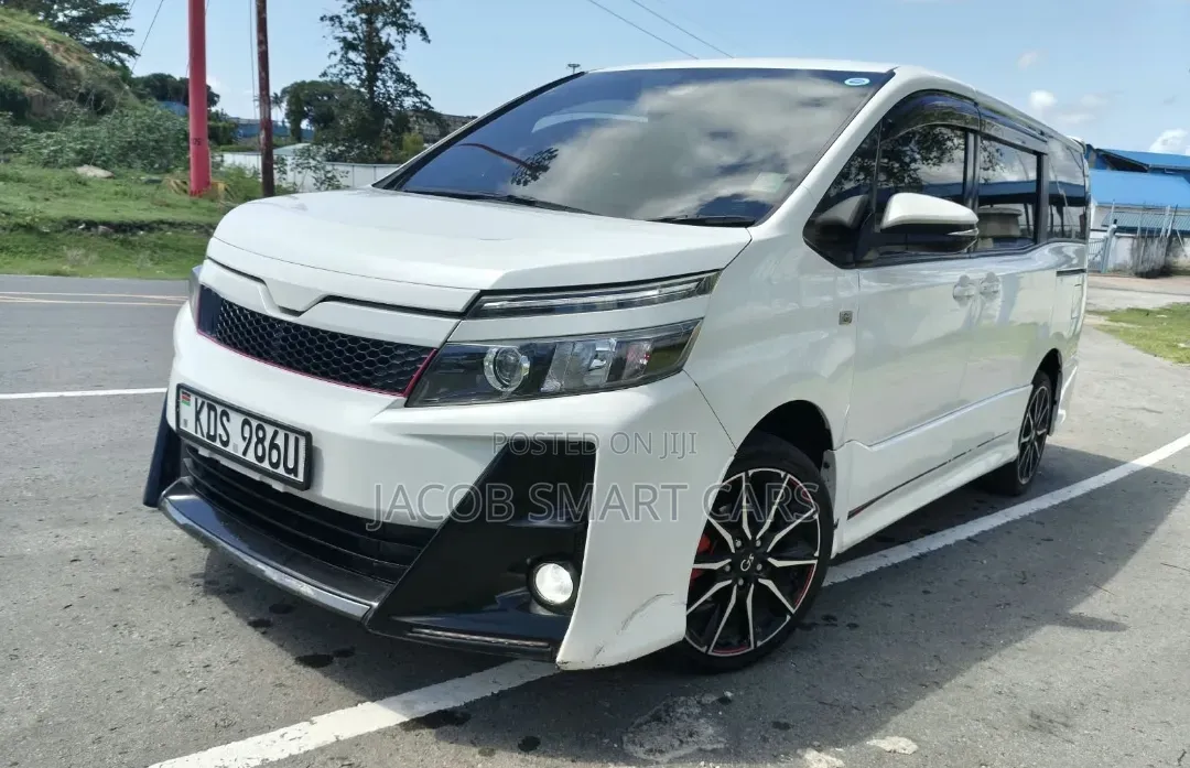 Toyota Noah 2017 White
