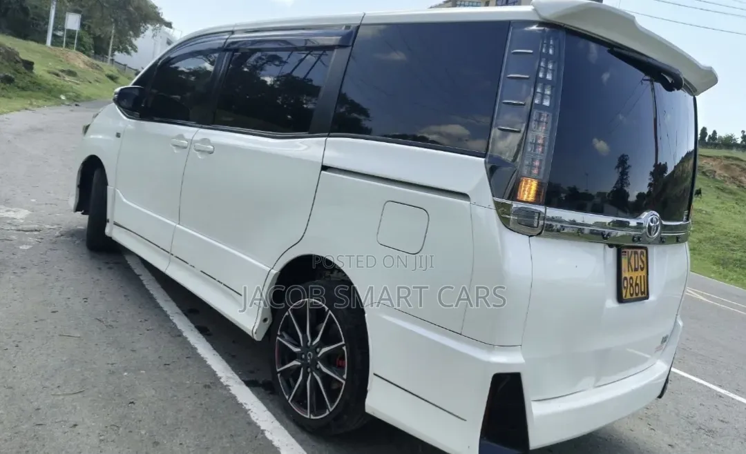 Toyota Noah 2017 White