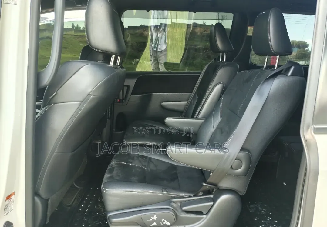 Toyota Noah 2017 White