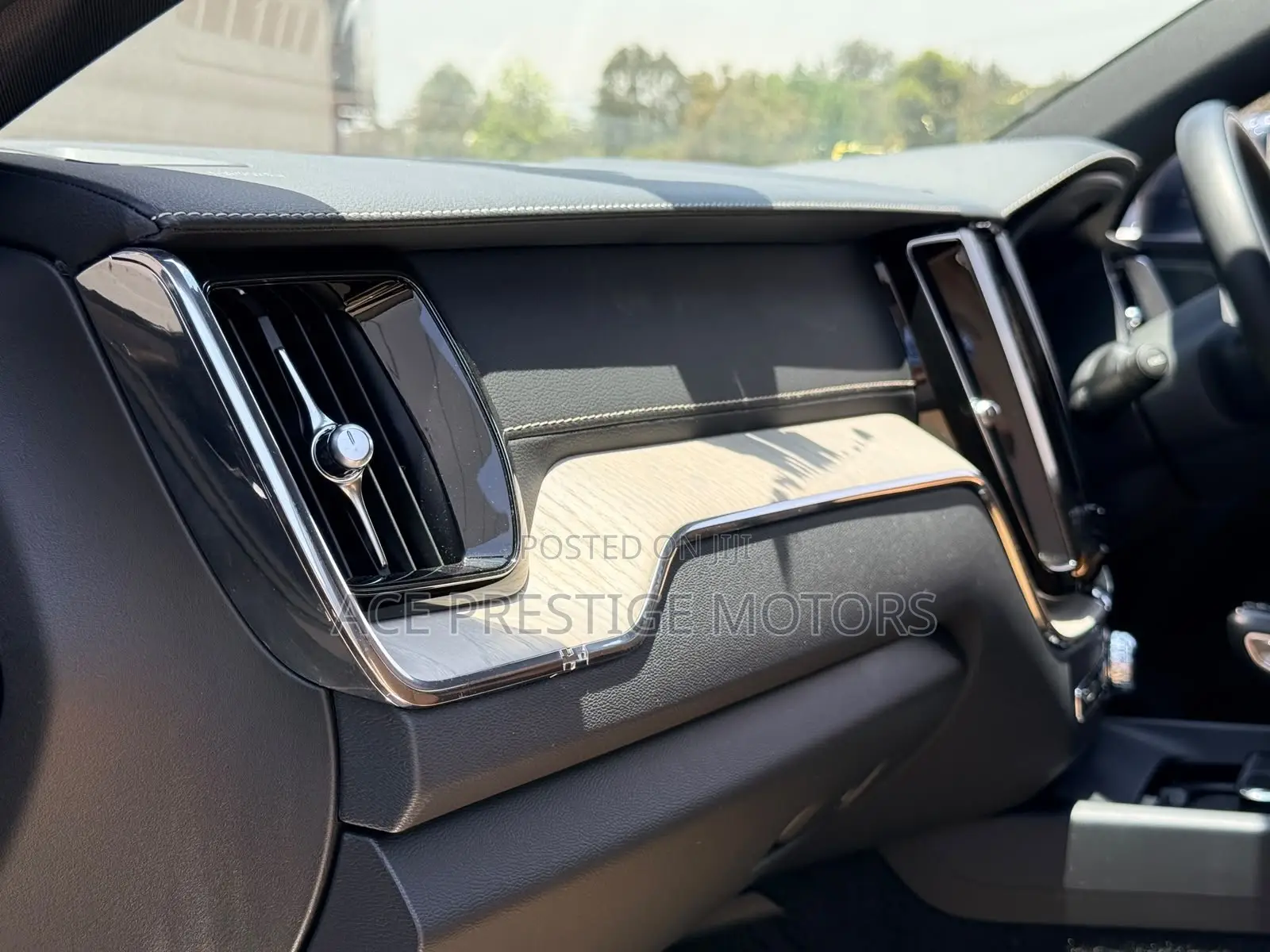 Volvo XC60 2019 Blue