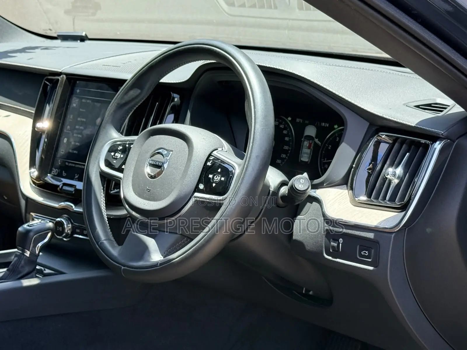 Volvo XC60 2019 Blue