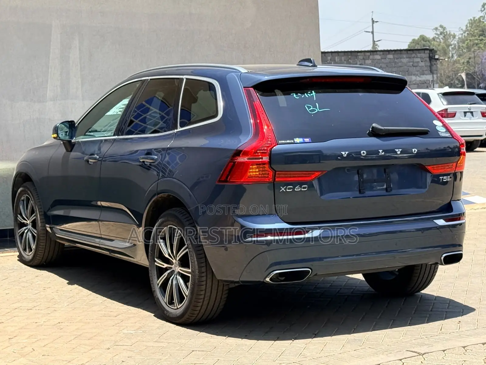 Volvo XC60 2019 Blue